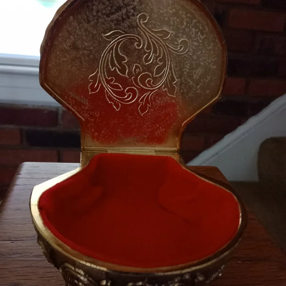 Shell-shaped Trinket Box - Picture 3 of 8